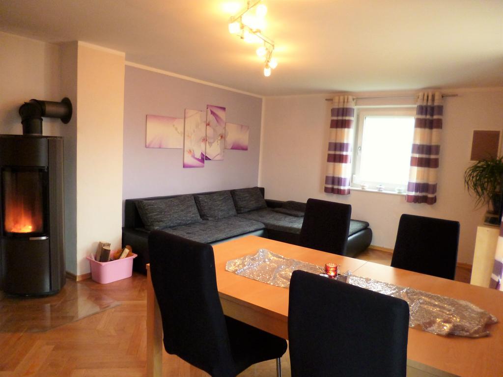 Gaestehaus Luksch Apartment Фрайунг Екстериор снимка